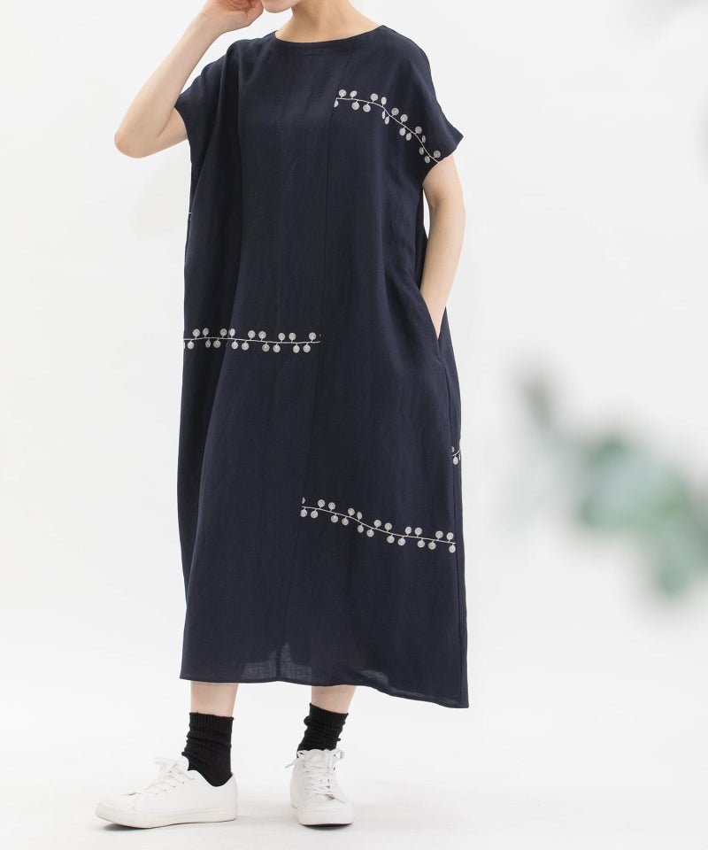 モデル身長：167cm（前：クルーネック）