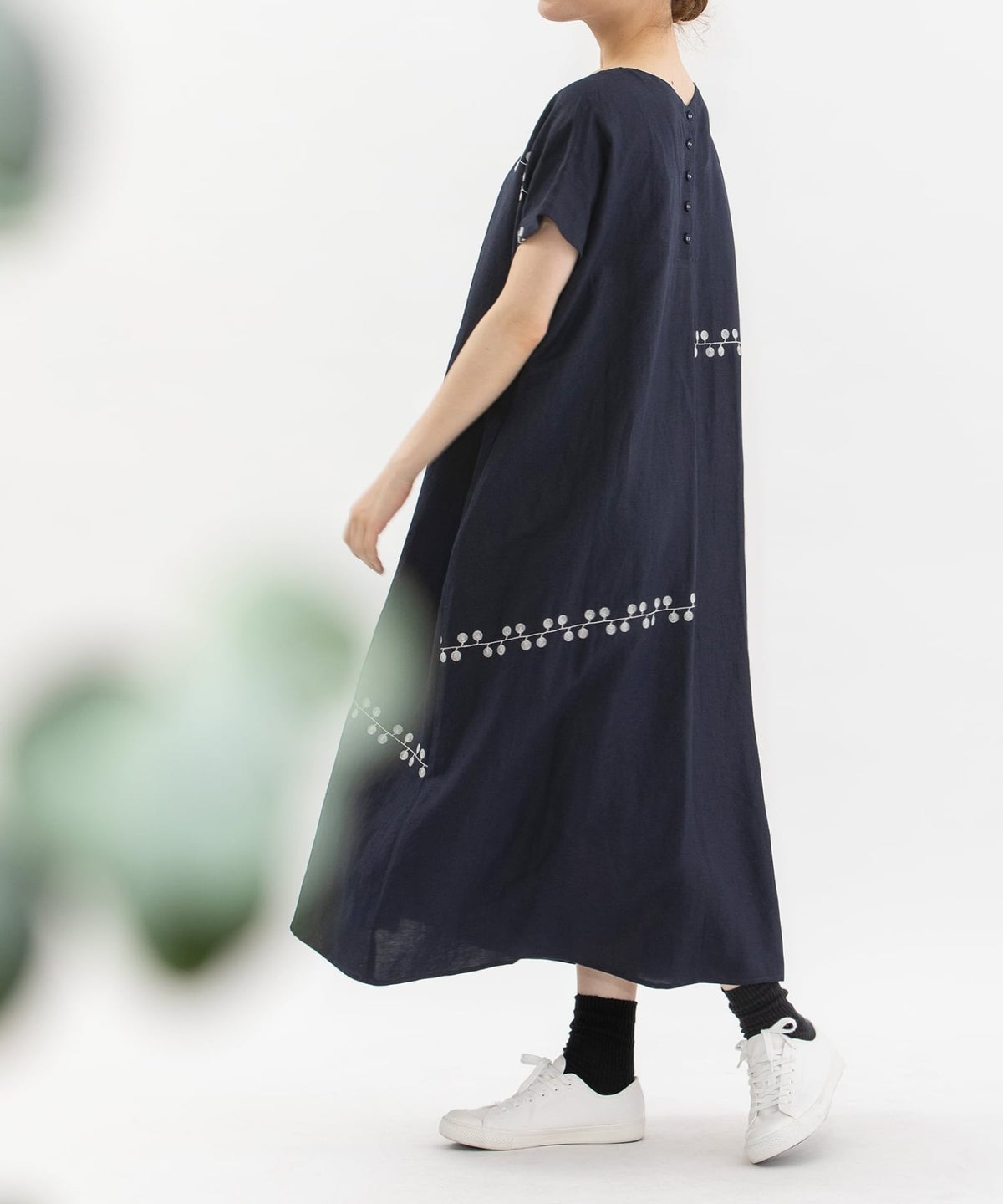 モデル身長：167cm（前：クルーネック）