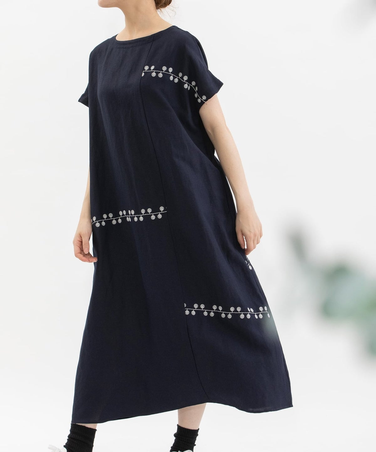 モデル身長：167cm（前：クルーネック）