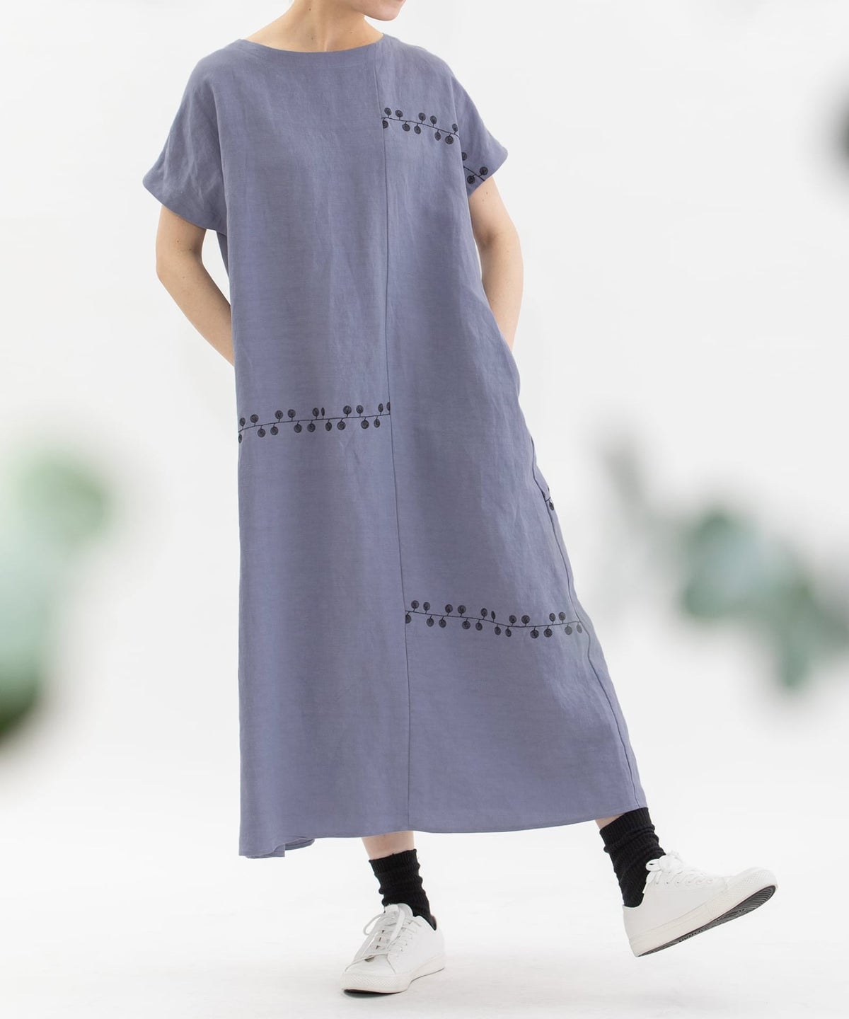 モデル身長：167cm（前：クルーネック）