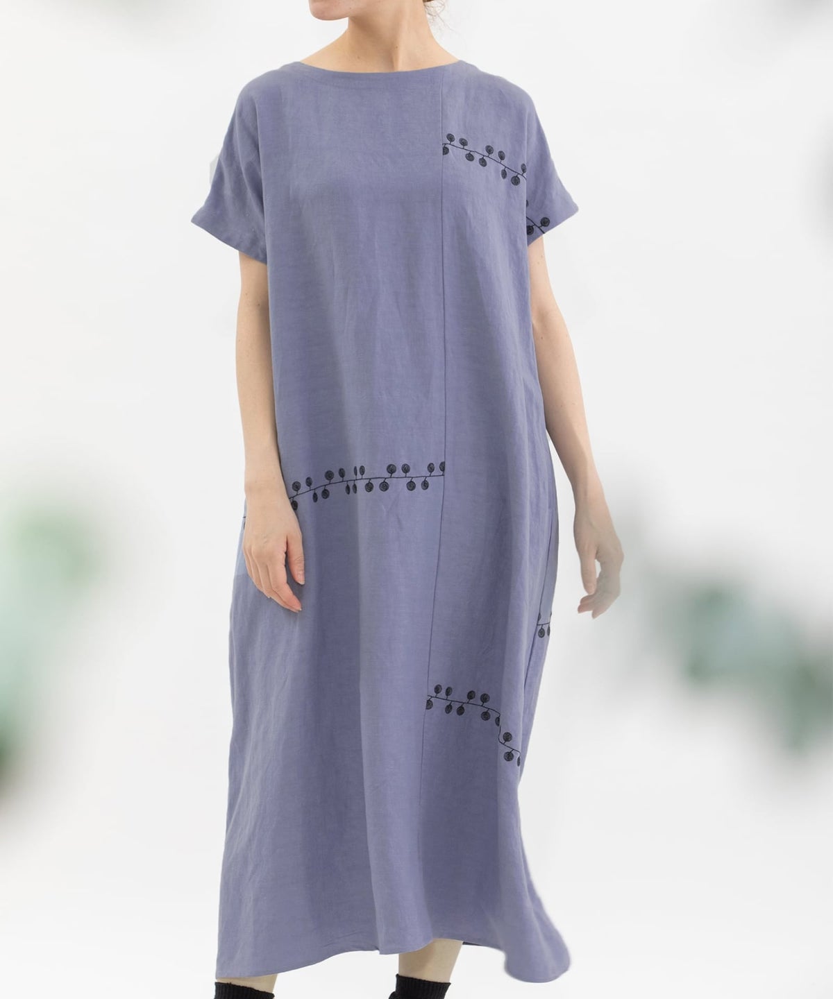 モデル身長：167cm（前：クルーネック）