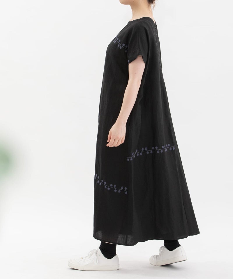 モデル身長：160cm（前：クルーネック）