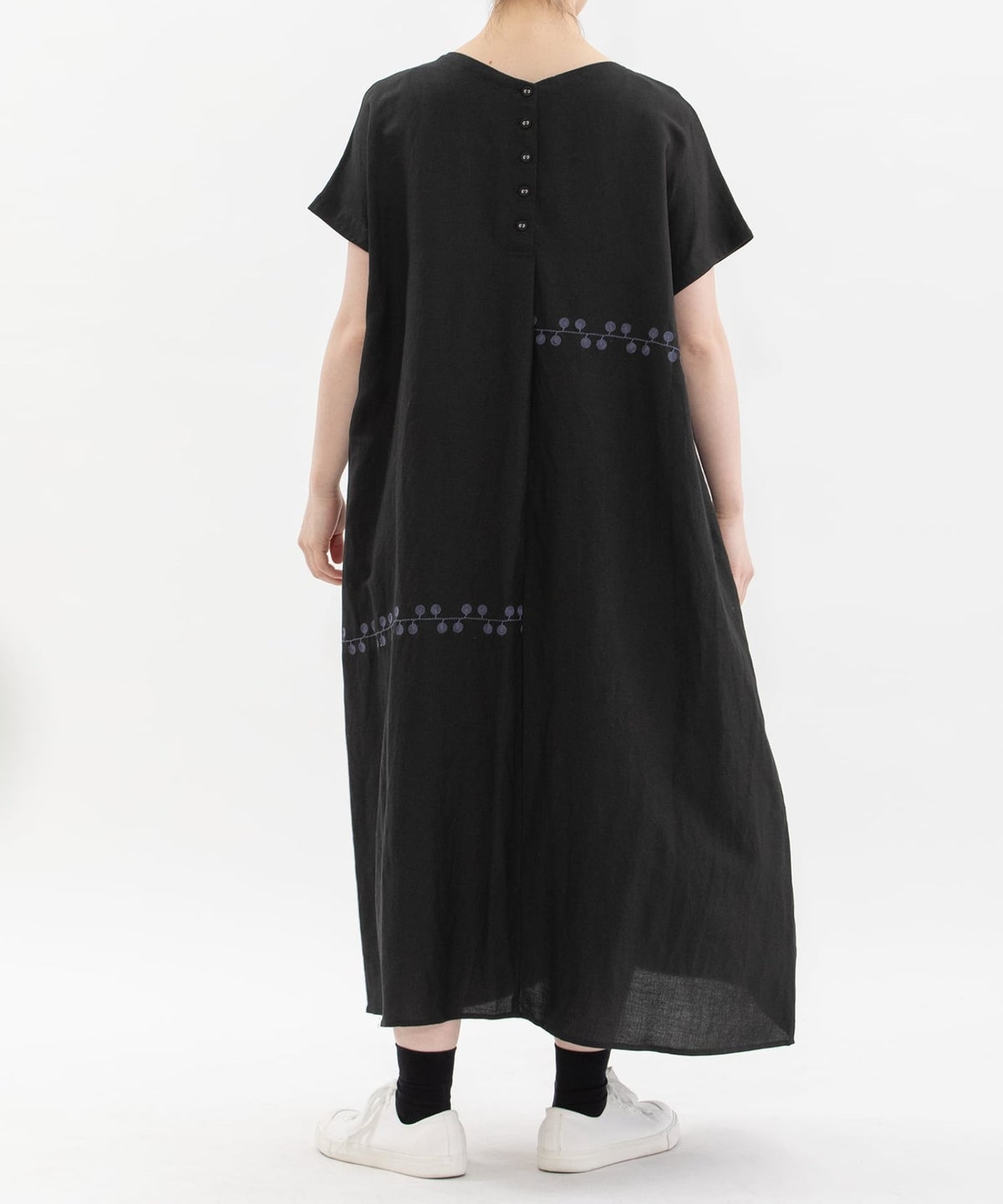 モデル身長：160cm（前：クルーネック）