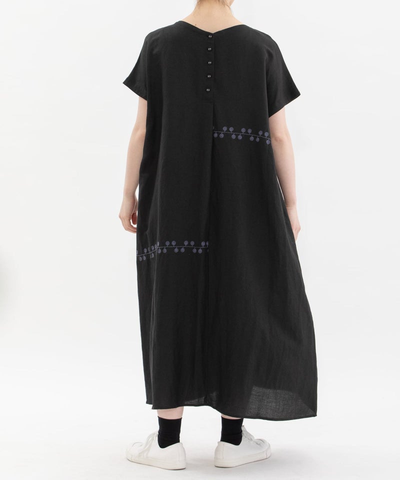 モデル身長：160cm（前：クルーネック）