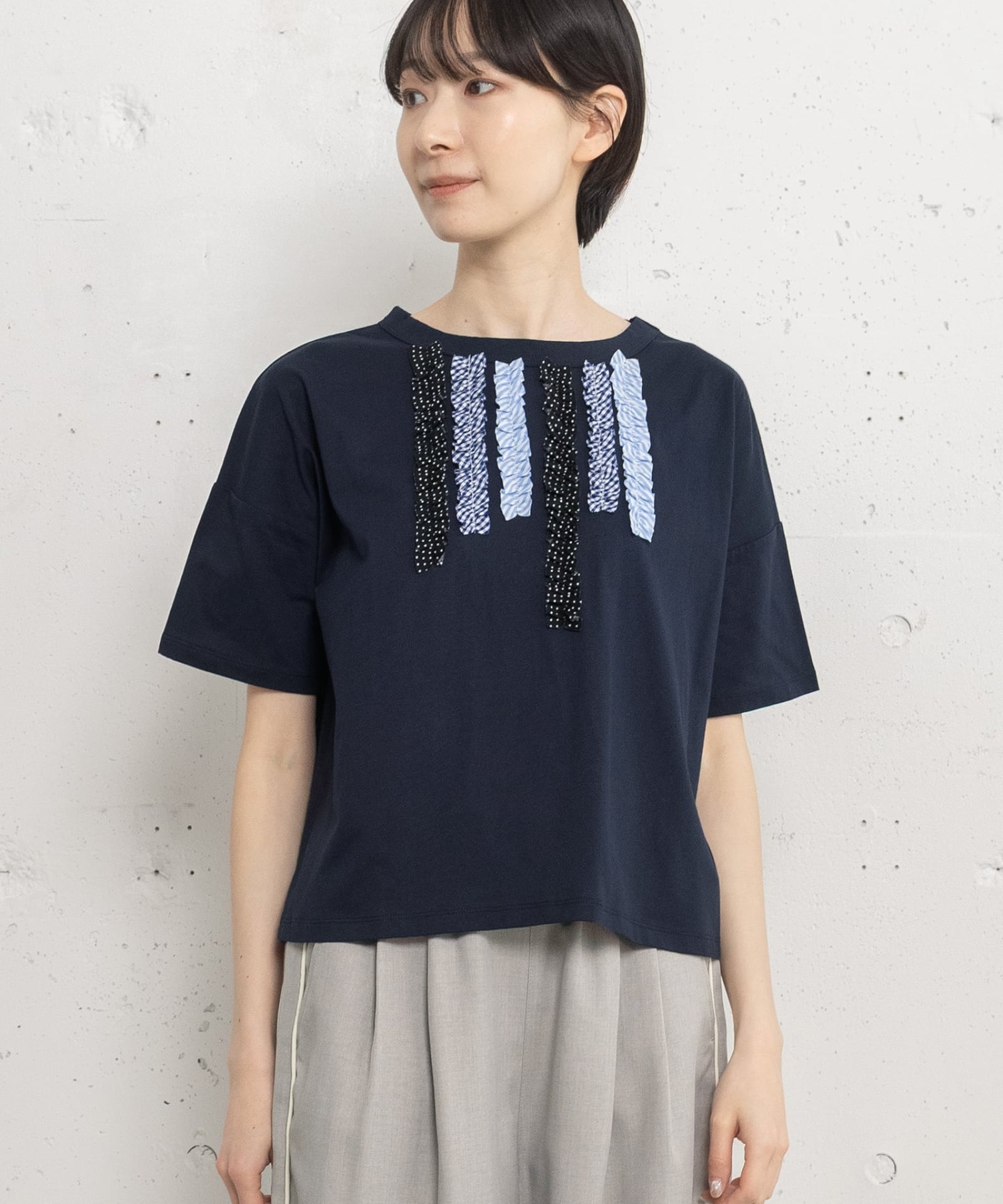 新品☆ホース刺繍フリルトップ 新品☆ホース刺繍フリルトップ
