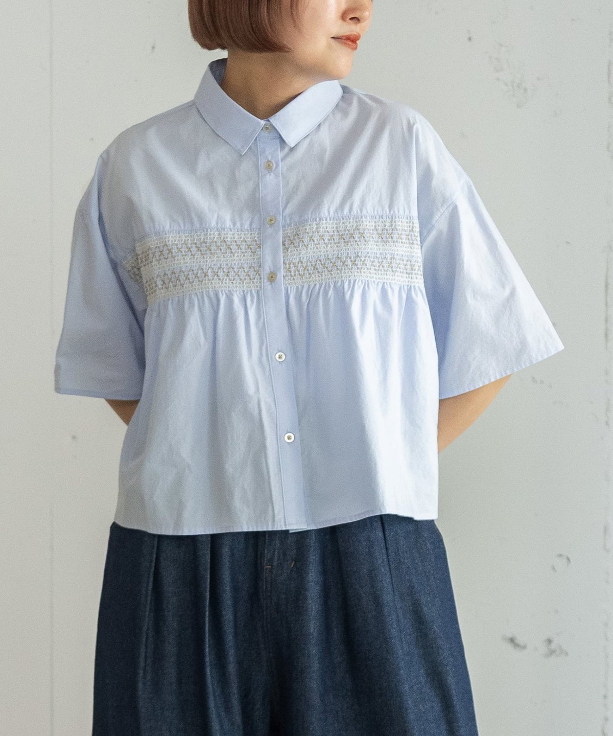 ライトブルー