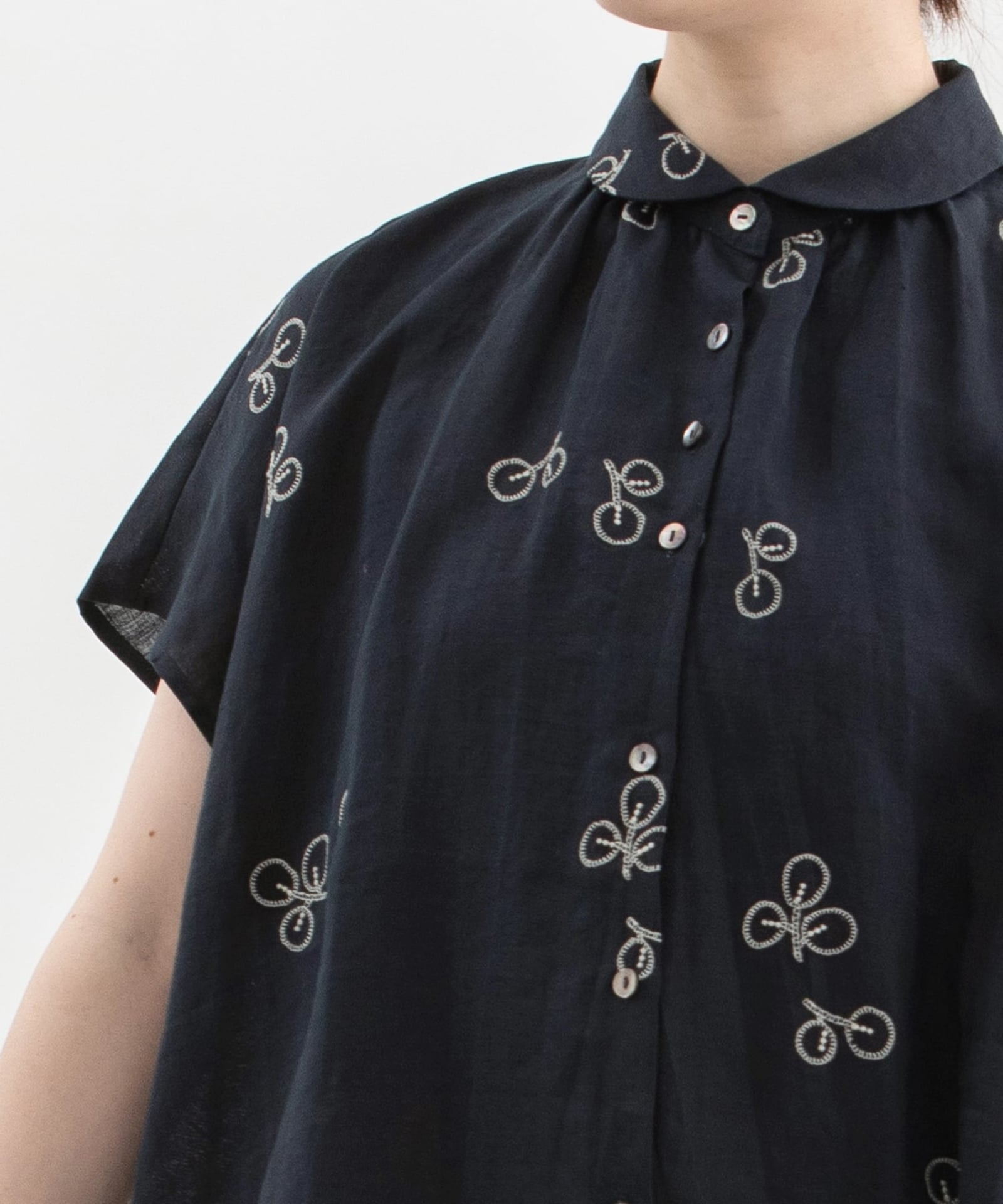 SUMMER SALE】ラミーユーカリ刺繍フレンチスリーブシャツ | COO ONLINE
