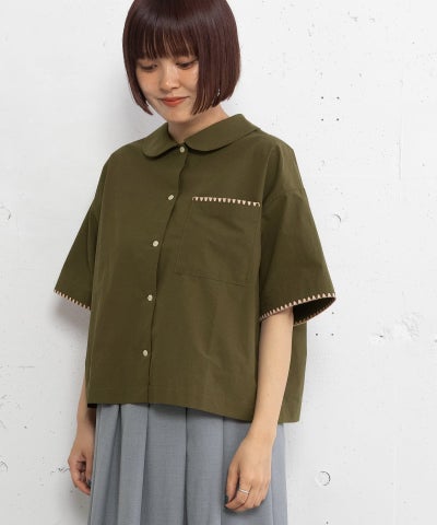 カーキ