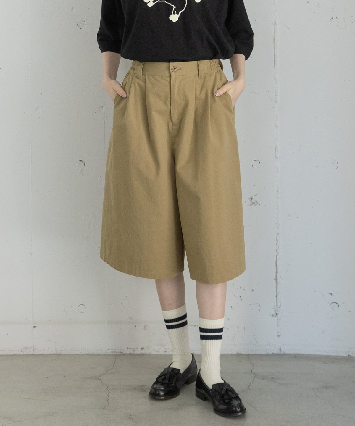ベージュ