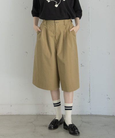 ベージュ