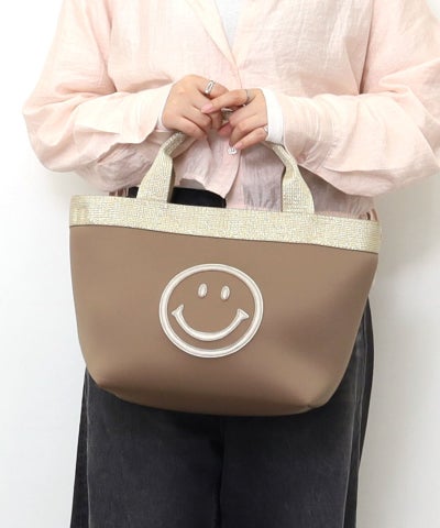 ベージュ
