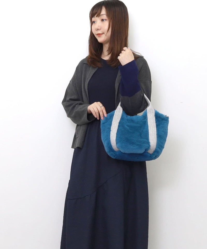 ブルー
