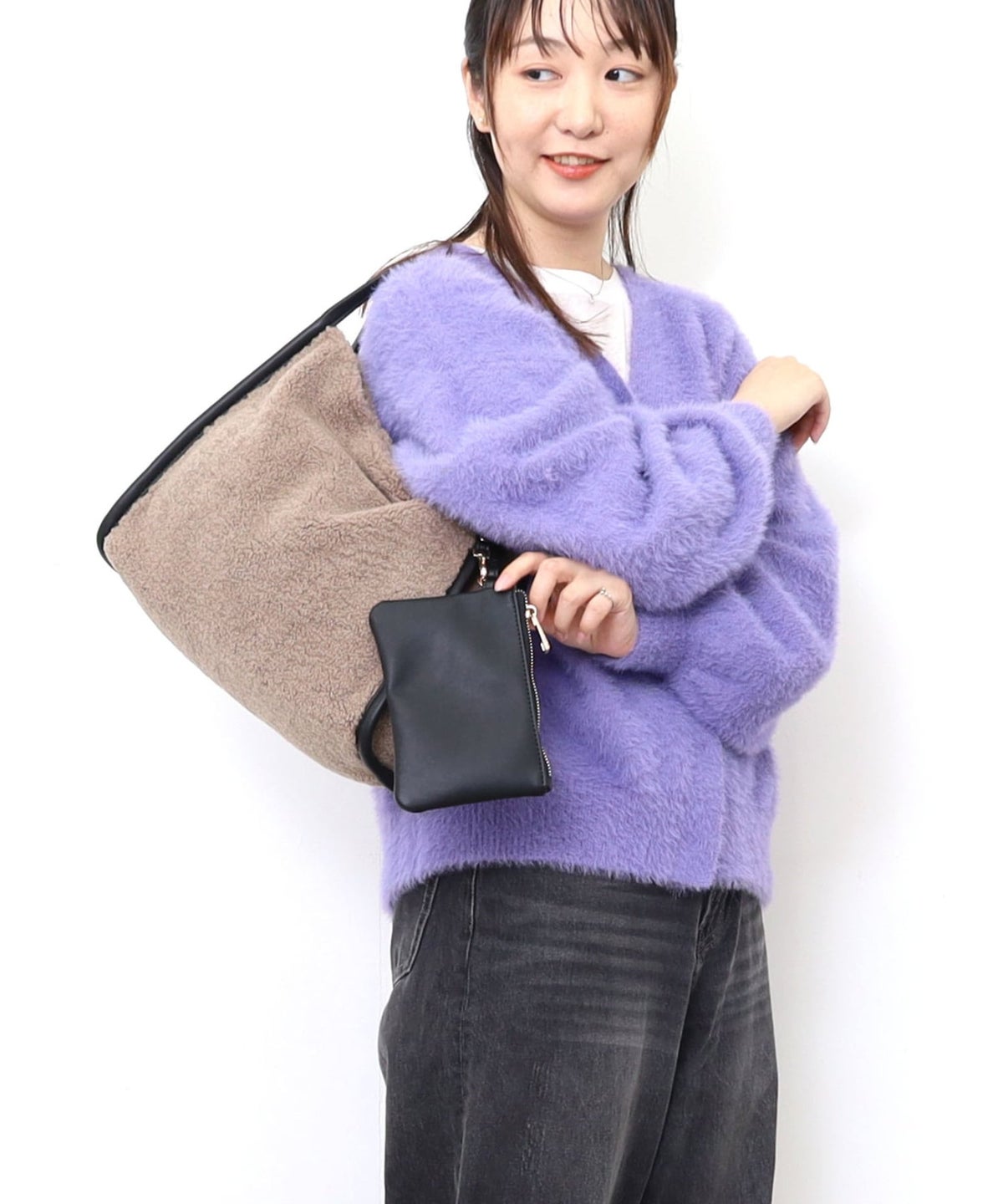ベージュ